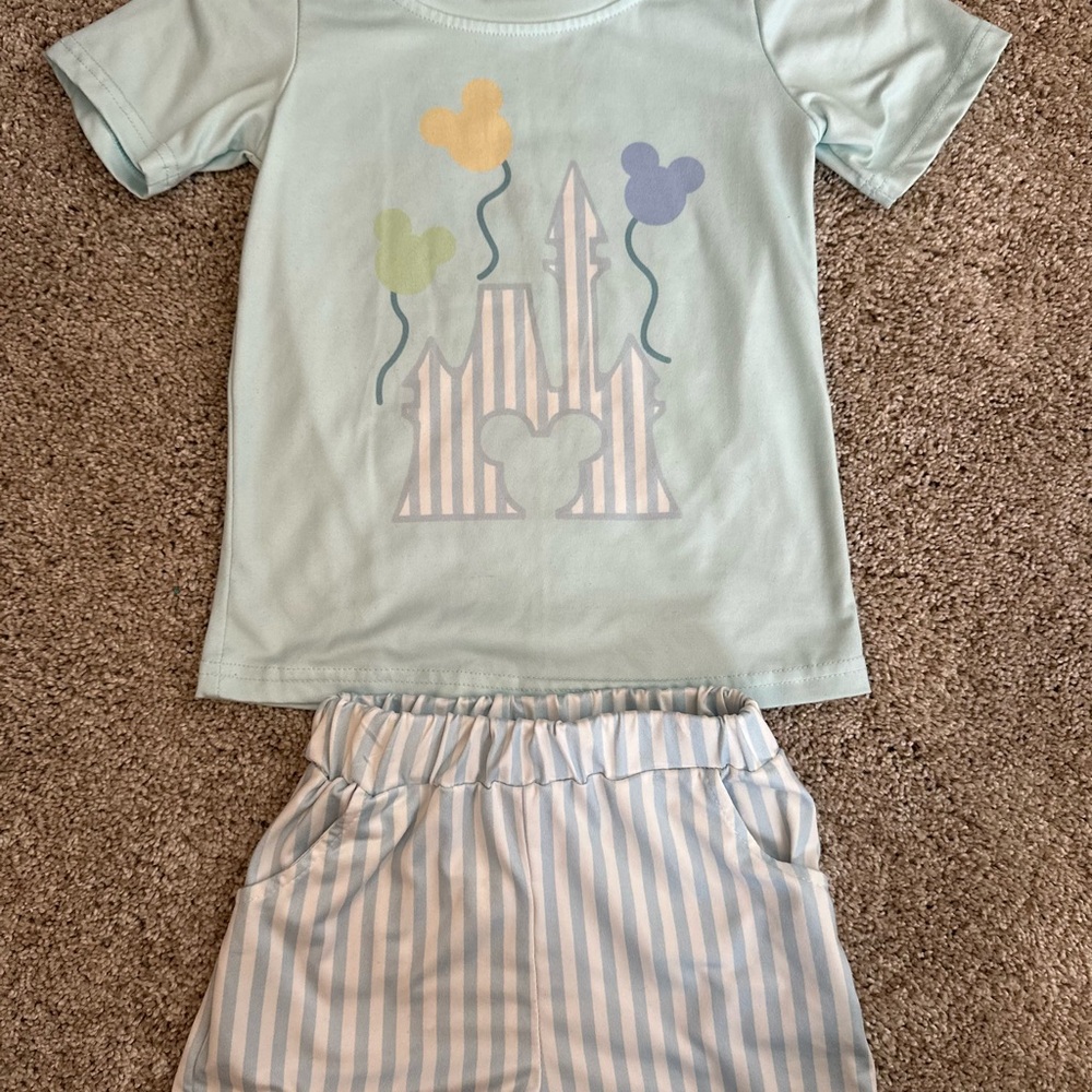 Kids Set with Castle and Balloons Design